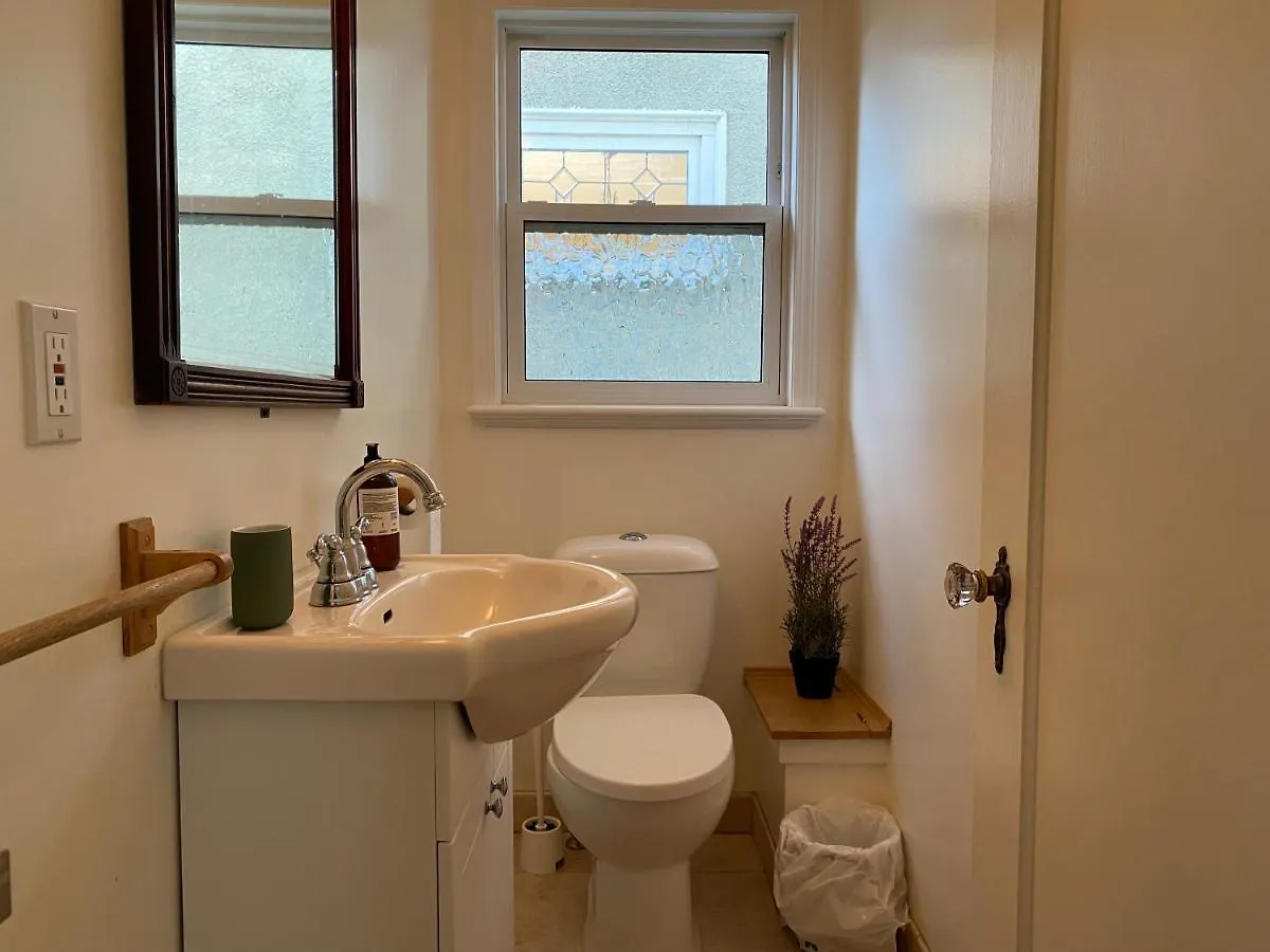 Cozy Dunbar 3 Beds Home W/ Views Vancouver 0*,  Canadá
