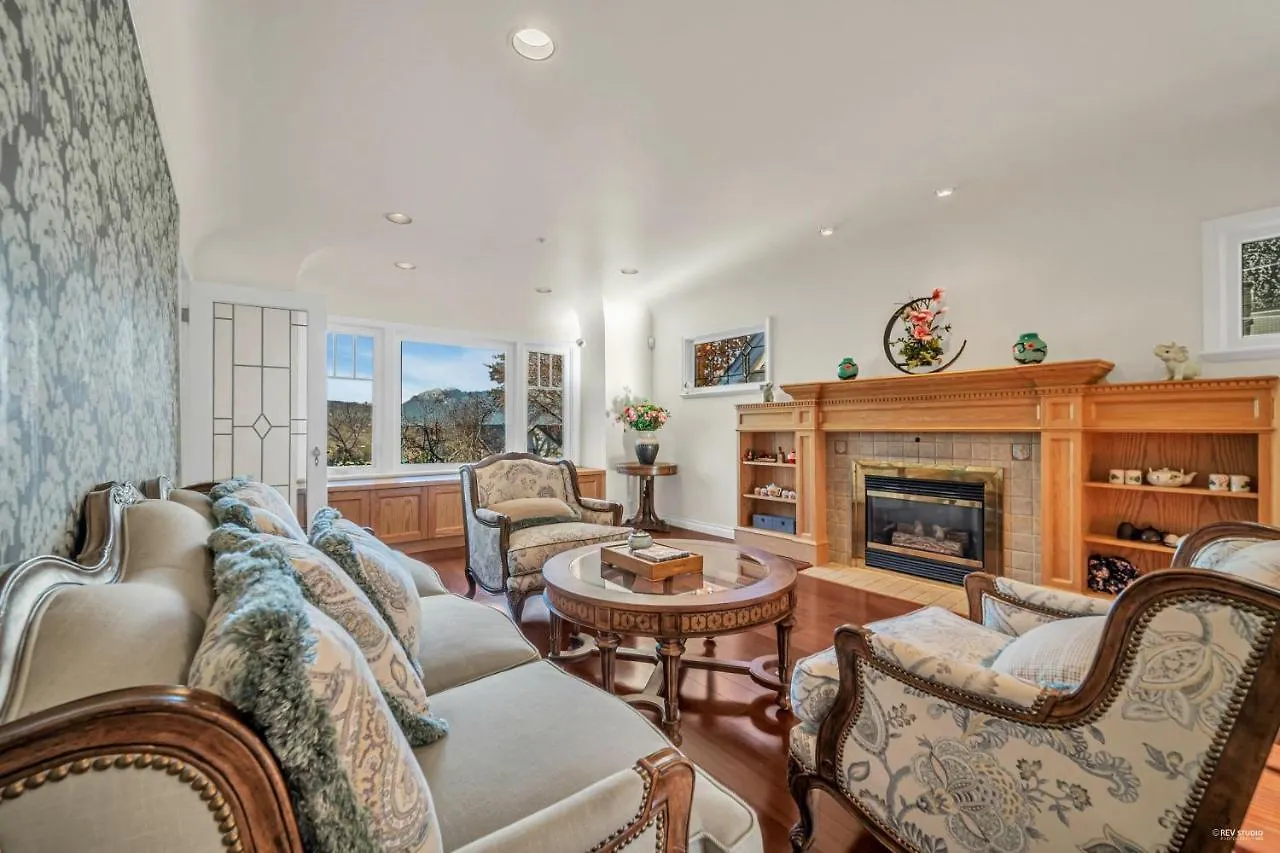 Cozy Dunbar 3 Beds Home W/ Views Vancouver Canada